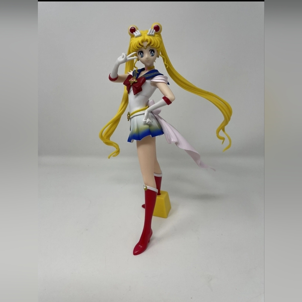 Super Sailor Moon II Ver. B Glitter & Glamours Figure